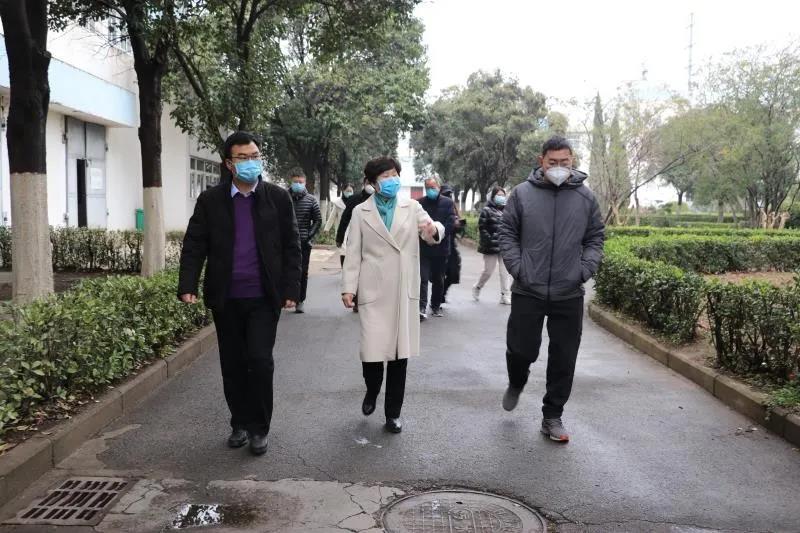 市,人大常委會,副主任,、,總工會,主席,2月, . 市人大常委會副主任、總工會主席韓迎春到公司調(diào)研慰問